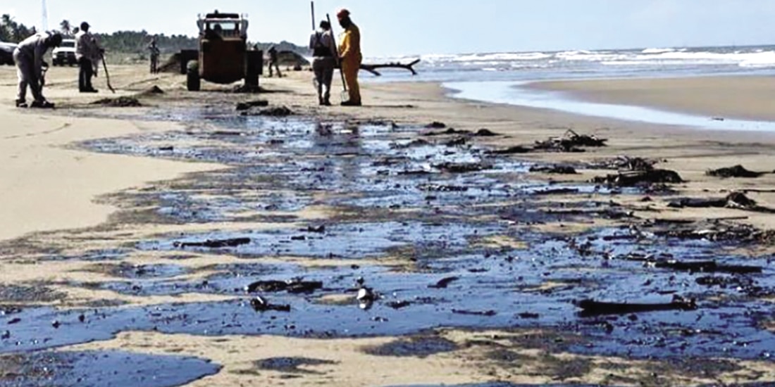Aspecto de una de las playas afectadas por el reciente derrame de hidrocarburo sobre las costas del Golfo de México