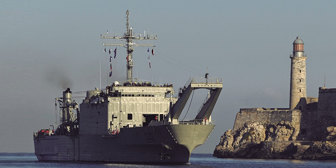 Uno de los buques mexicanos,
ayer, en La Habana