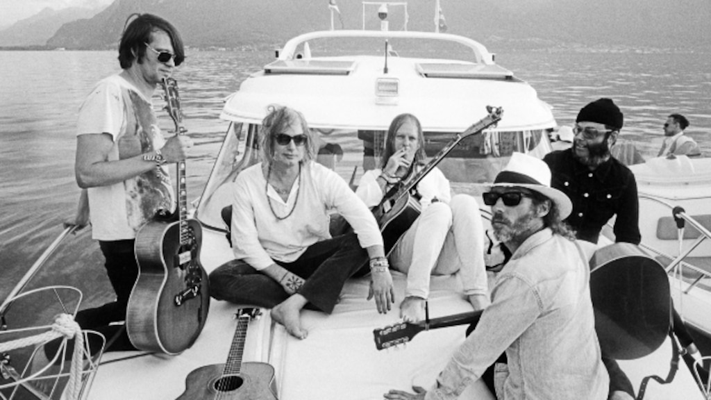 Brian Jonestown Massacre. La banda se autodenominó así por Brian Jones y por el suicidio masivo en Jonestown.