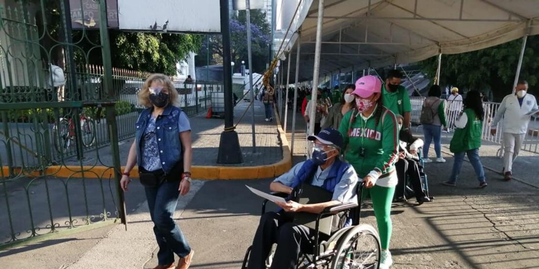 Este domingo continuó la vacunación contra COVID-19 en las alcaldías Azcapotzalco y Miguel Hidalgo.