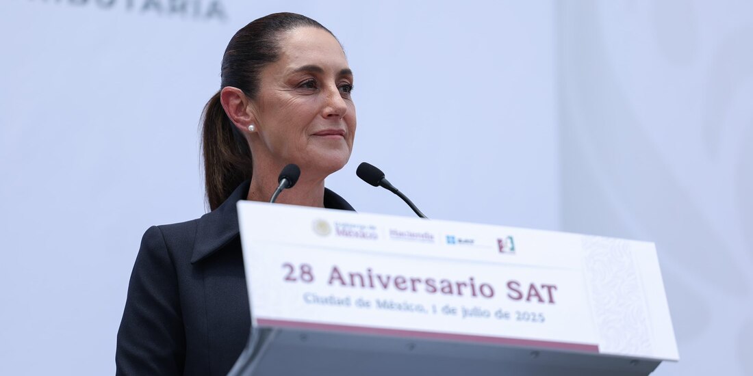 La Presidenta Claudia Sheinbaum durante el evento de aniversario del SAT.
