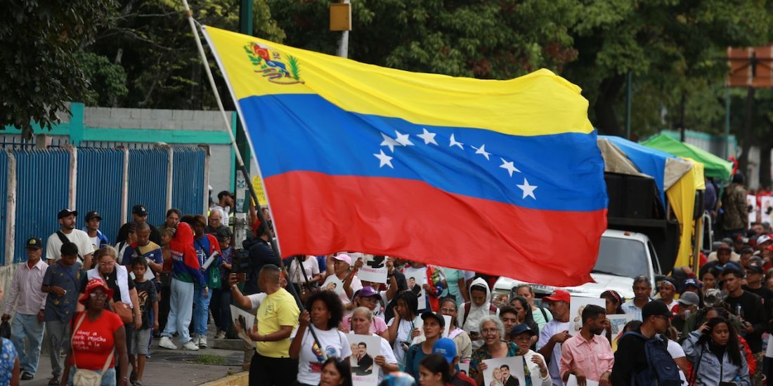 En la fotografía, venezolanos se movilizan en Caracas contra la captura de Nicolás Maduro.