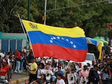 En la fotografía, venezolanos se movilizan en Caracas contra la captura de Nicolás Maduro.