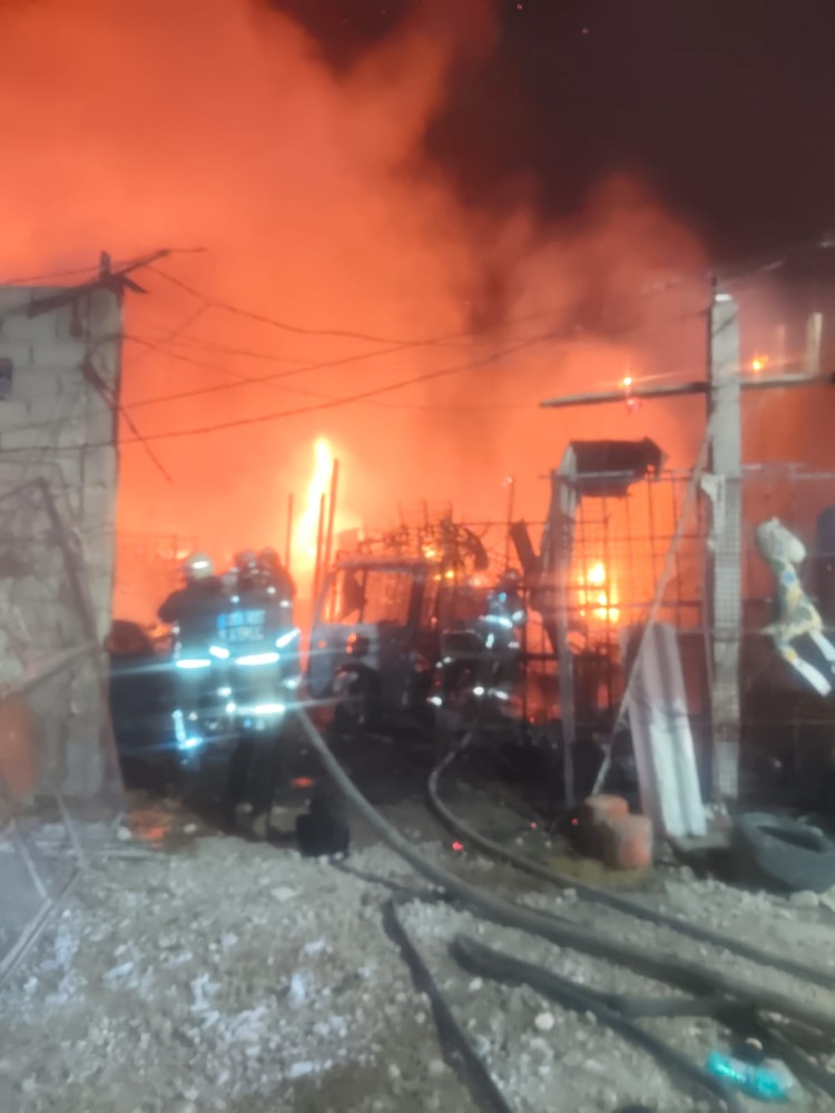 Incendio en autopista Siervo de la Nación