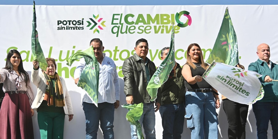 Momento de la inauguración por parte de autoridades estatales.