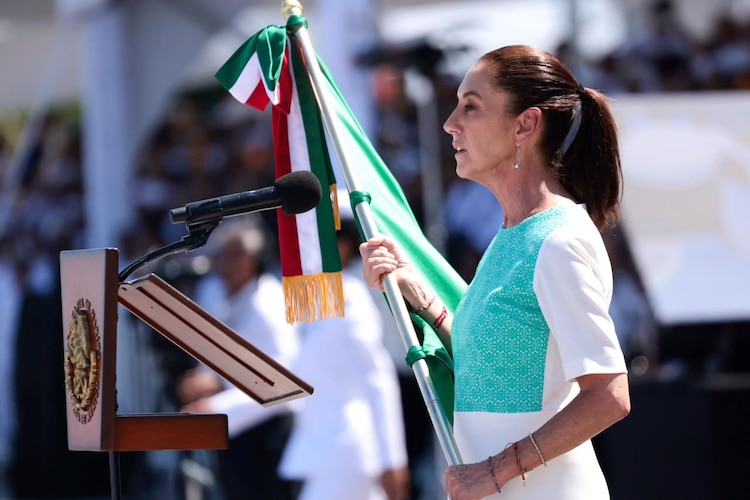 La presidenta Claudia Sheinbaum reconoció la labor de las Fuerzas Armadas en defensa de la soberanía nacional.