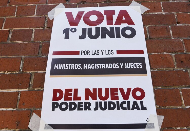 Afirmó que la reforma judicial es un paso correcto y expresó confianza en que los conflictos actuales, como el paro de la CNTE y los casos de presos políticos en Durango, se resolverán mediante el diálogo.