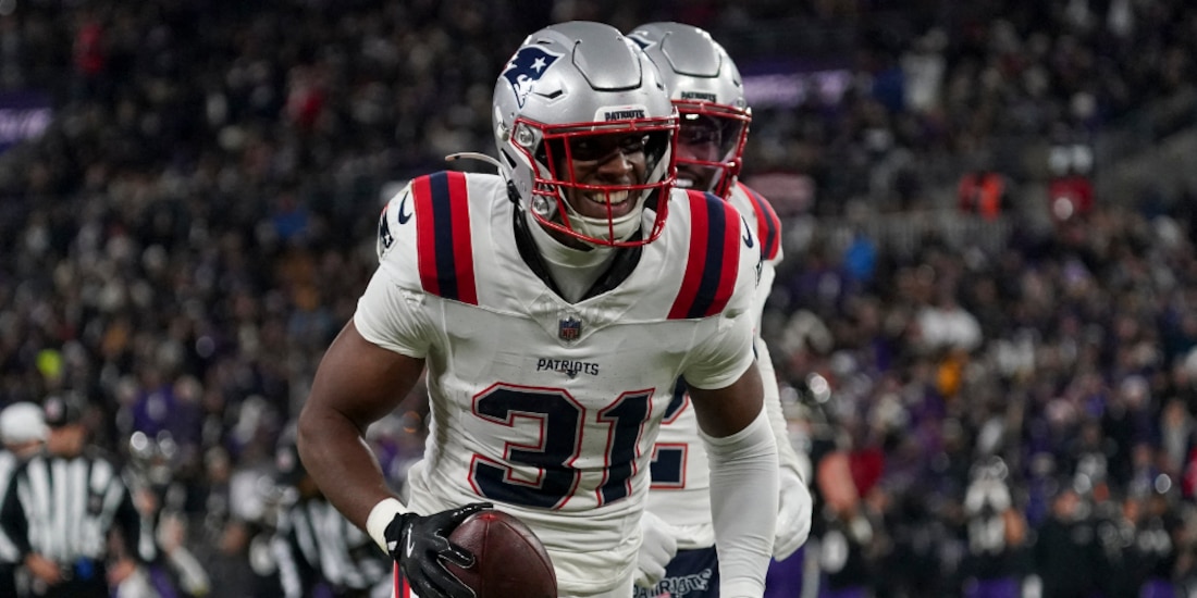 Patriots vence a Ravens y aseguran su lugar en la postemporada de la NFL.