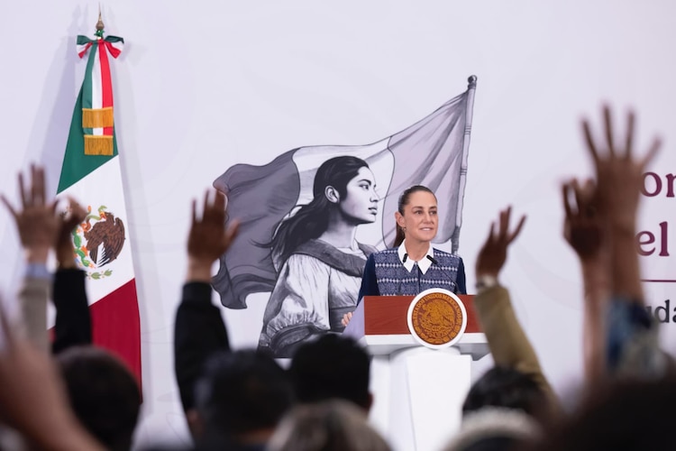 Sheinbaum anuncia la creación de la Escuela para Mandos con el fin de profesionalizar a secretarios de Seguridad estatales.