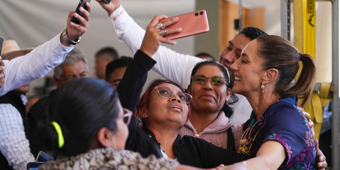 Presidenta Claudia Sheinbaum convive con habitantes de la Mixteca en Oaxaca.