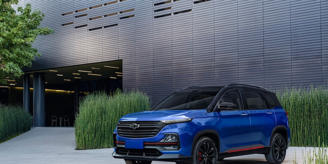 Chevrolet presenta versiones Black Edition de Captiva y Aveo 2025.