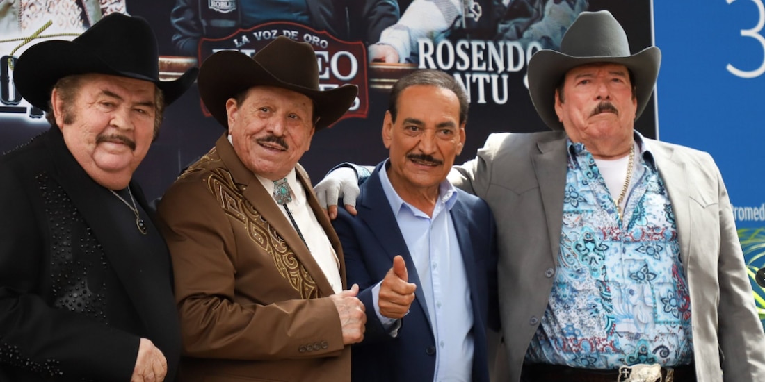 Los integrantes de Palomazo Norteño, ayer, en conferencia en el Coloso de Reforma.