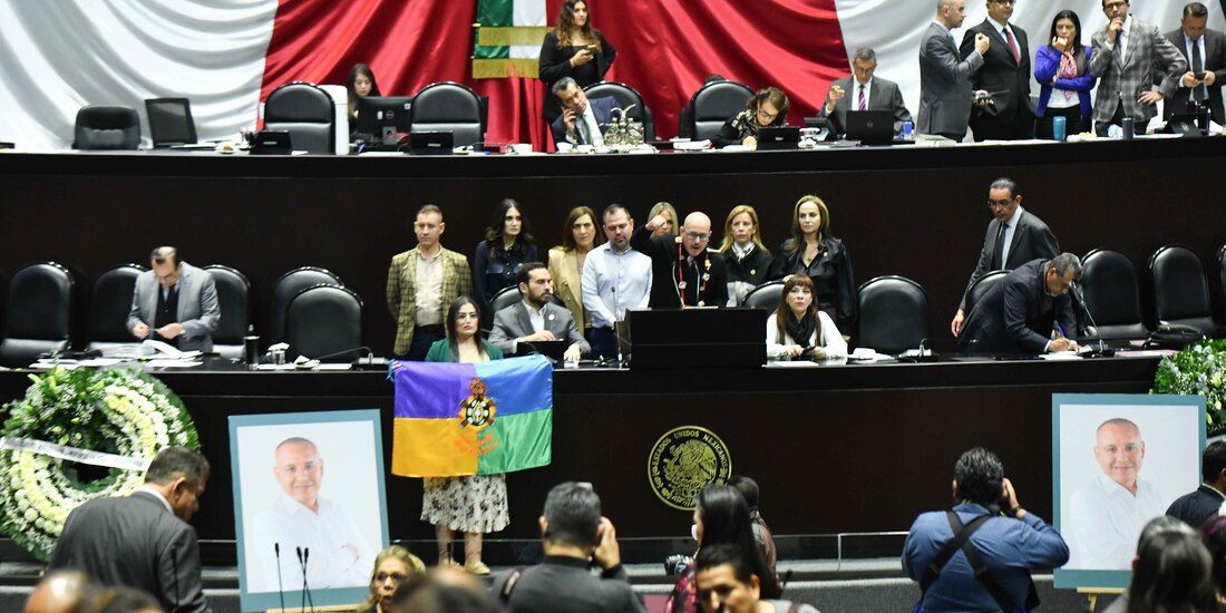 Legisladores en San Lázaro lamentaron la muerte de Benito Aguas, ayer.