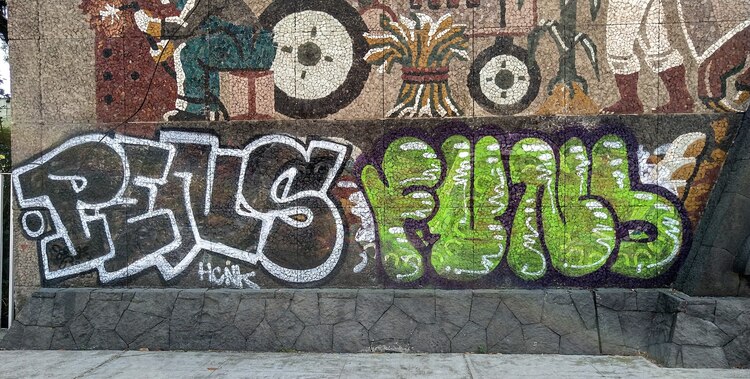 Vandalizan murales del Centro SCOP