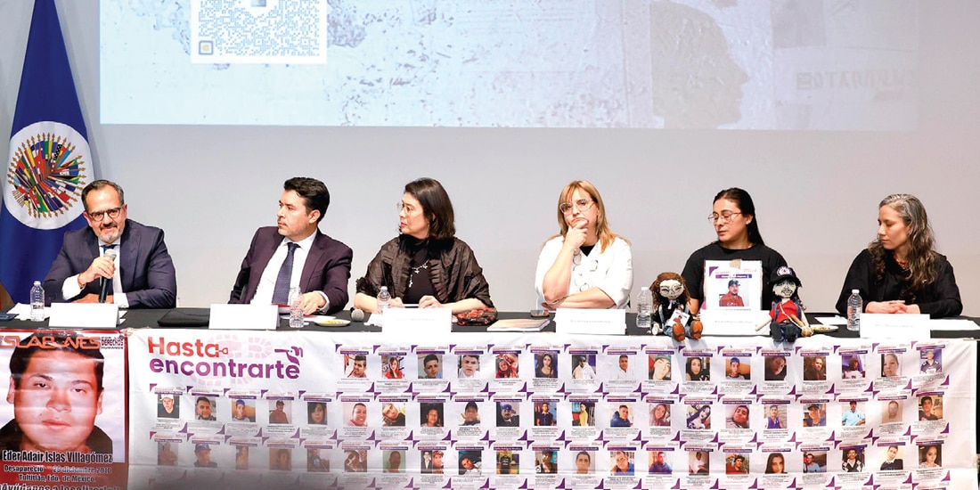Funcionarios de la Comisión Interamericana, Gobernación, Cancillería y colectivos, ayer, en la presentación de un informe.