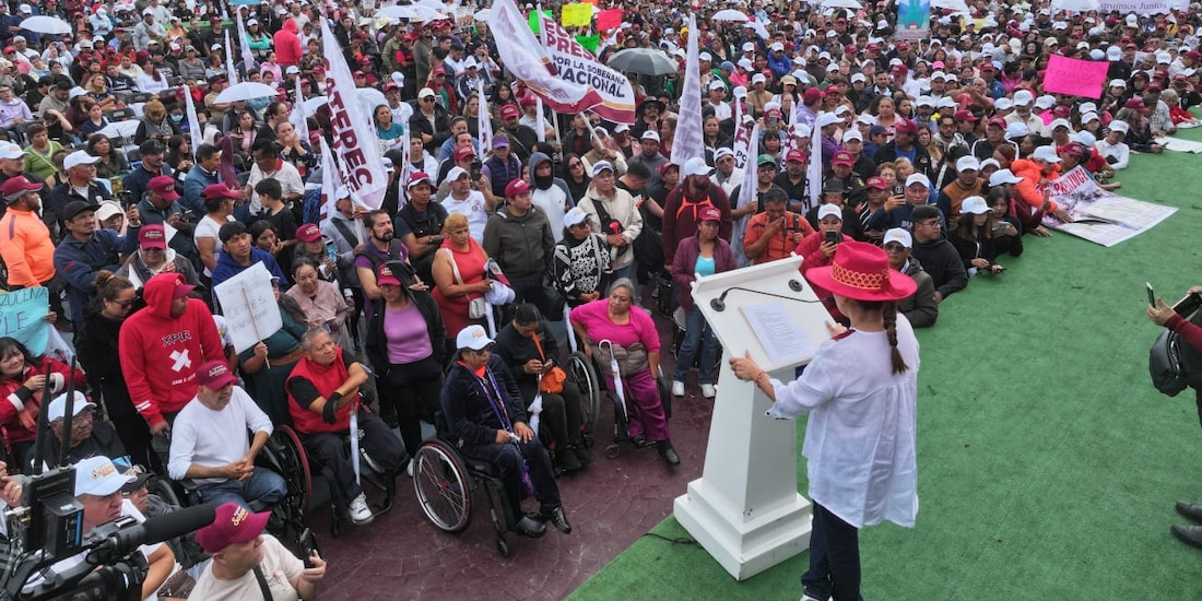 Azucena Cisneros encabezó la quinta Asamblea Informativa en Defensa de la Soberanía en la explanada de Ecatepec.