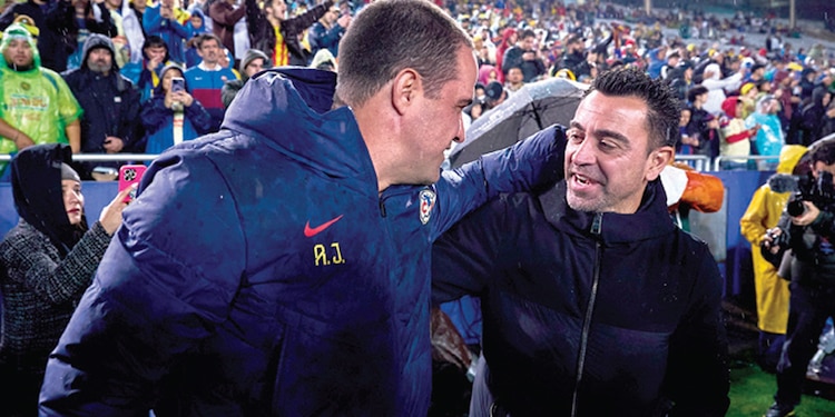 RECONOCIDO. Después de conseguir su
primer título con las Águilas, André Jardine
se enfrentó ante Xavi Hernández en un
encuentro amistoso ante el Barcelona.