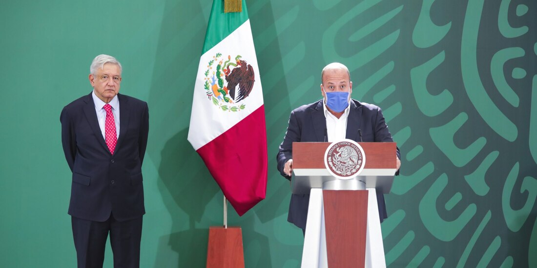 Encuentro entre el gobernador de Jalisco, Enrique Alfaro (der.) y el Presidente Andrés Manuel López Obrador, en julio pasado