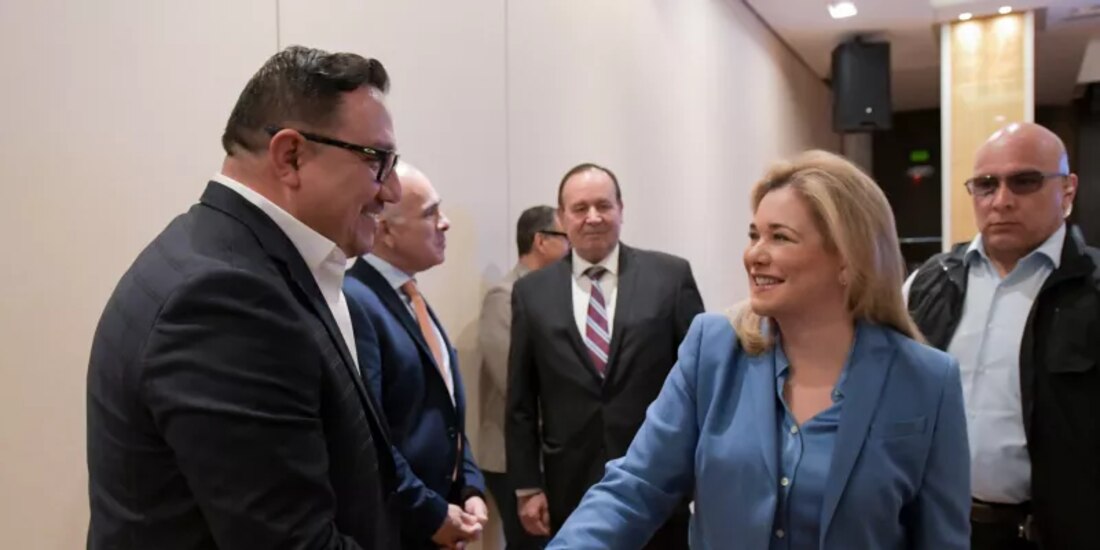 Maru Campos encabeza reunión con líderes empresariales en Ciudad Juárez.