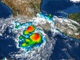 Bonnie se intensifica a huracán categoria 2