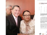 Rosa Icela Rodríguez, titular de la Segob, con el legislador Óscar Cantón Zetina, ayer, en la quinta reunión plenaria de los senadores de Morena.