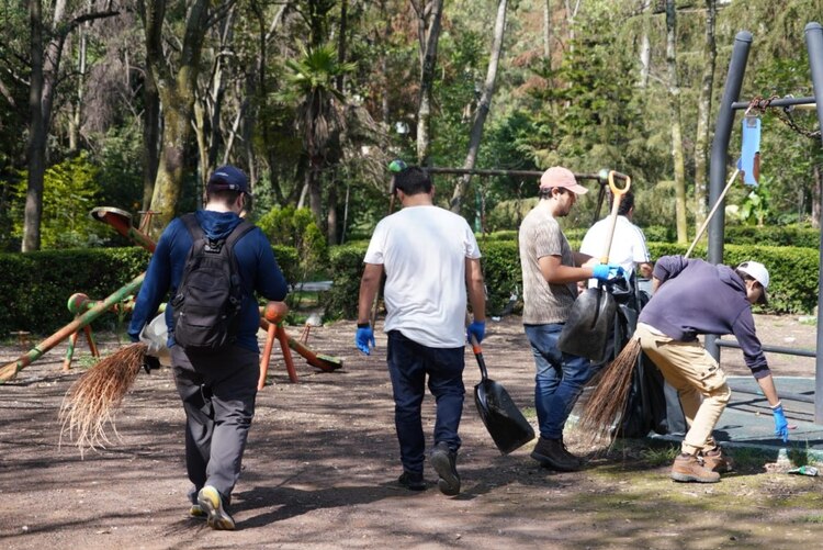 Autoridades y ciudadanos colaboran para mejorar espacios públicos en Miguel Hidalgo.