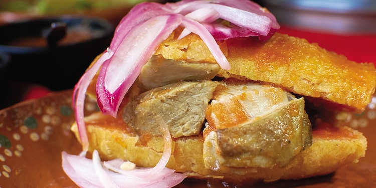 En la visita no pueden faltar las exquisitas tortas ahogadas; sello de la ciudad.