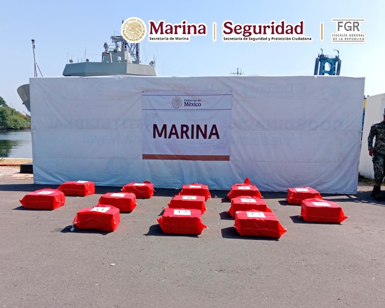 En segunda acción, decomisan 13 bultos con presunta cocaína.