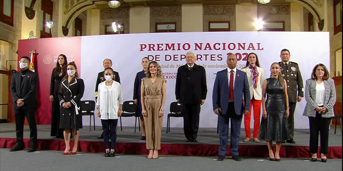 El acto se realiza en Palacio Nacional.