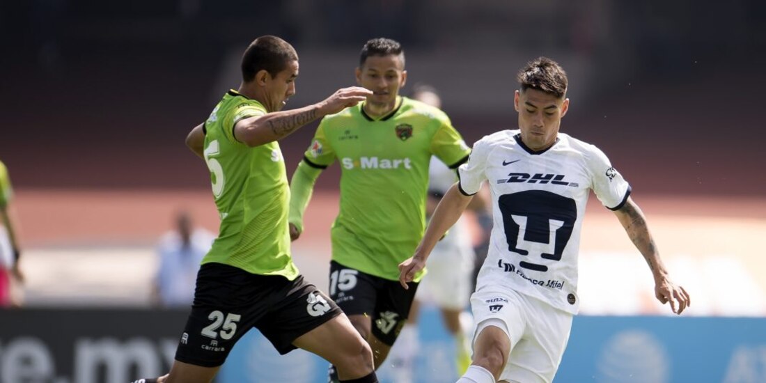 Una acción de un duelo de Pumas vs Bravos, en la Liga MX
