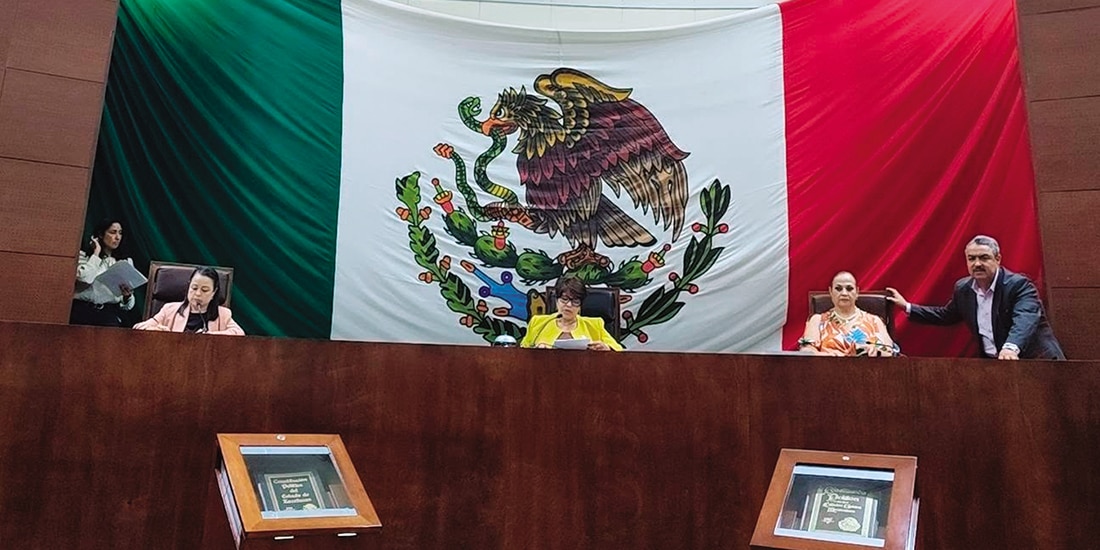 EL CONGRESO local, en la discusión de la Ley Electoral del Estado de Zacatecas, el domingo 16 de agosto. La legislación se reformó para que seis de sus 12 diputaciones plurinominales surjan a partir de las candidaturas de mayoría perdedoras, pero con mayor cantidad de votos.