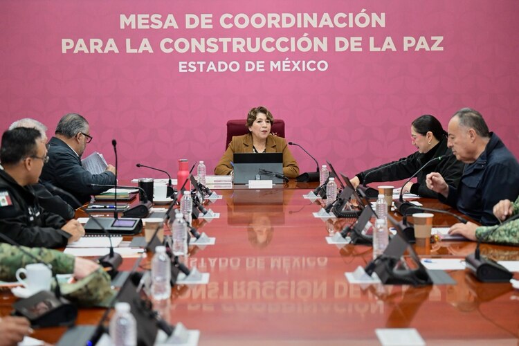 La Gobernadora Delfina Gómez Álvarez supervisa la estrategia de seguridad que logró una reducción histórica de la extorsión en el Estado de México.