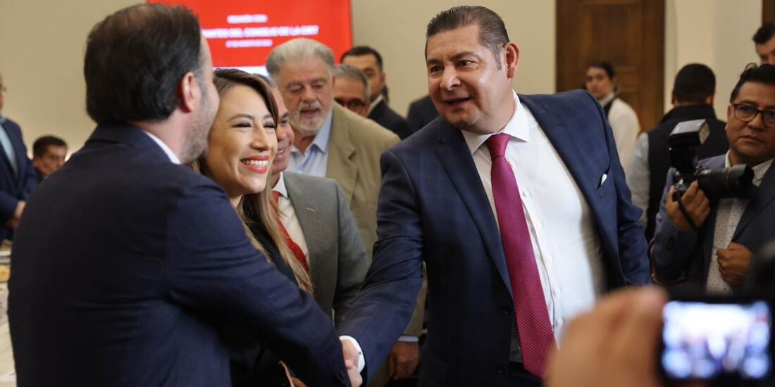 Comunicar eficientemente es gobernar con cercanía, afirma Alejandro Armenta.