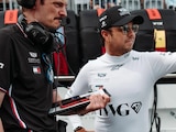 Checo Pérez en una carrera con Cadillac