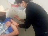 El señor Ramón Durán Cabrera de Cucurpe fue el primero en recibir la vacuna contra COVID-19 en Sonora.