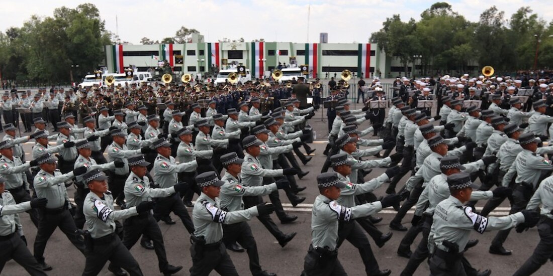 Elementos de la GN, durante el ensayo para el desfile militar, ayer.