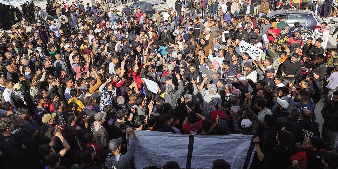 Palestinos exigen la salida de Hamas y el fin de la guerra, ayer en Beit Lahiya.