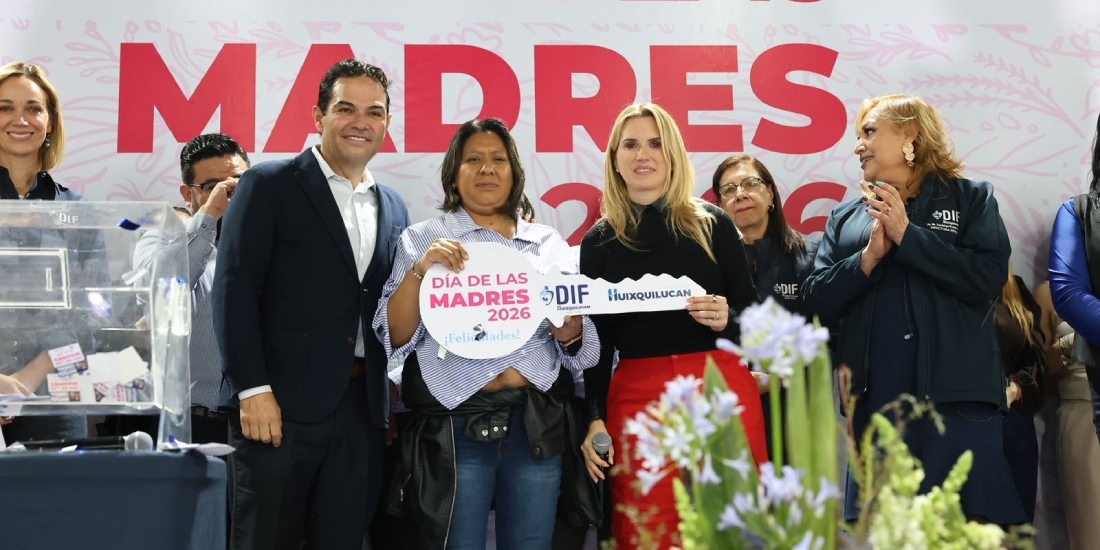 Huixquilucan celebra el día de las madres con la construcción de 8 casas.