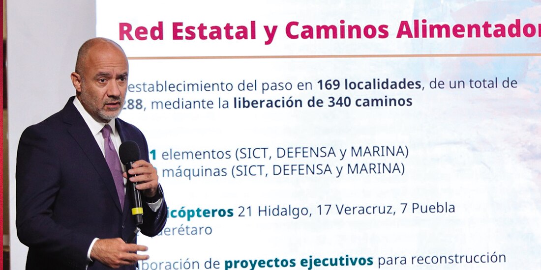 Jesús Antonio Esteva, titular de la SICT, ayer en conferencia de prensa sobre los trabajos de reconstrucción en La Huasteca.