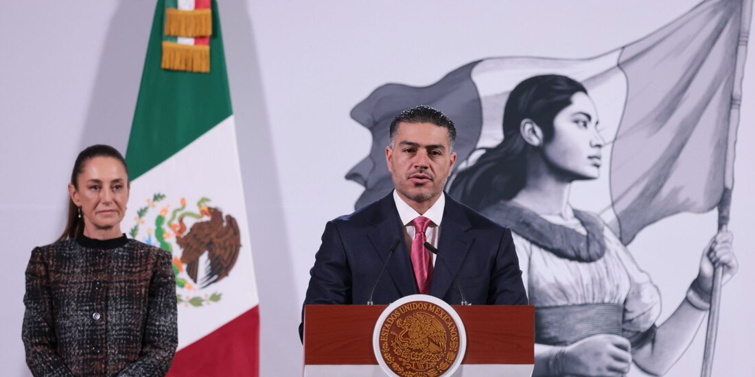 El titular de la SSPC Omar García Harfuch informa la reducción de homicidios dolosos en la conferencia de la presidenta Claudia Sheinbaum.