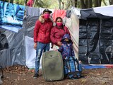 Migrantes venezolanos acampan en un parque de Bogotá, Colombia, tras quedar desempleados a causa de la pandemia de Covid-19, el pasado 9 de junio.