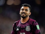 Jesús "Tecatito" Corona lamenta una jugada durante un partido de la Selección Mexicana en la eliminatoria hacia Qatar 2022.