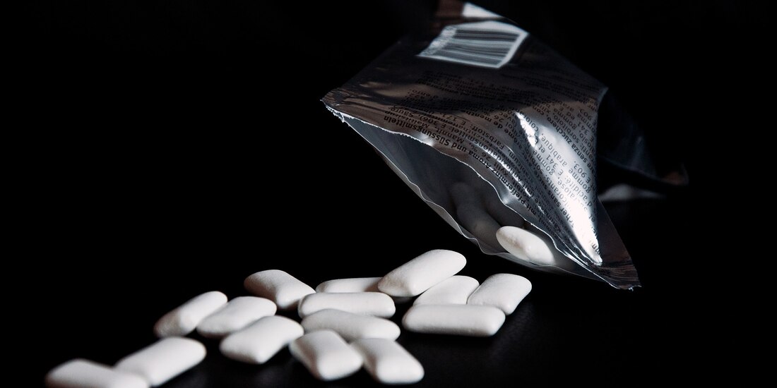 El chicle contra COVID-19 funciona exactamente como la goma de mascar convencional, explicaron.