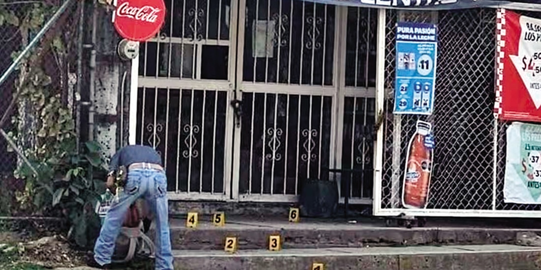 Aspecto de lugar donde se encontraba el agente municipal Alfredo Ramírez al ser atacado, ayer.