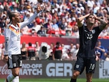 Christian Pulisic lamenta una falla en la derrota de Alemania ante Estados Unidos.