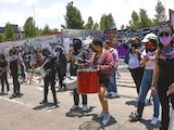 Colectivos se manifestaron frente al Palacio de Gobierno de Toluca, ayer.