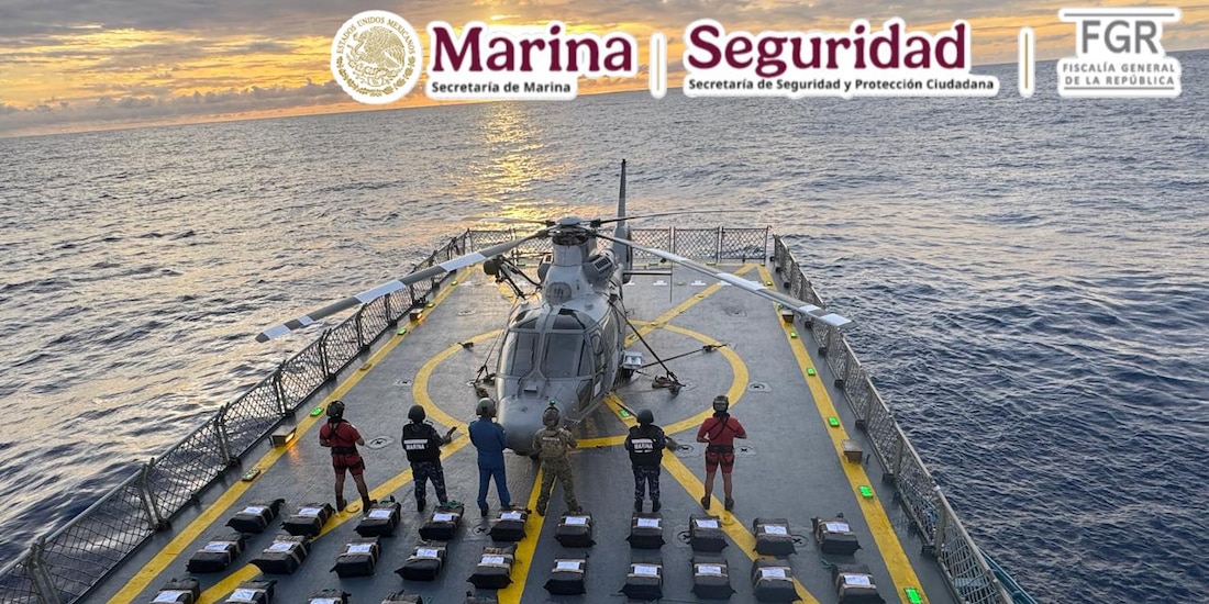 Marina asegura 1.2 toneladas de presunta cocaína en el Pacífico.