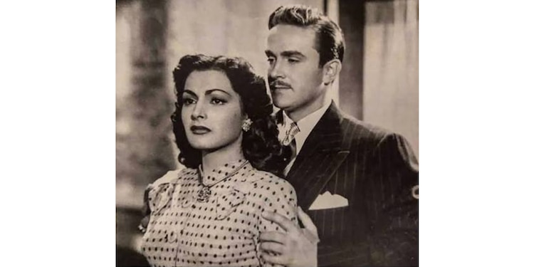 Una mujer decente (1950) │
Director: Raúl de Anda
La historia de Rosa, una joven que queda embarazada tras ser abandonada por su novio. Para sobrevivir y mantener a su hijo, se enfrenta a los prejuicios y a la dura moral de la sociedad de la época.