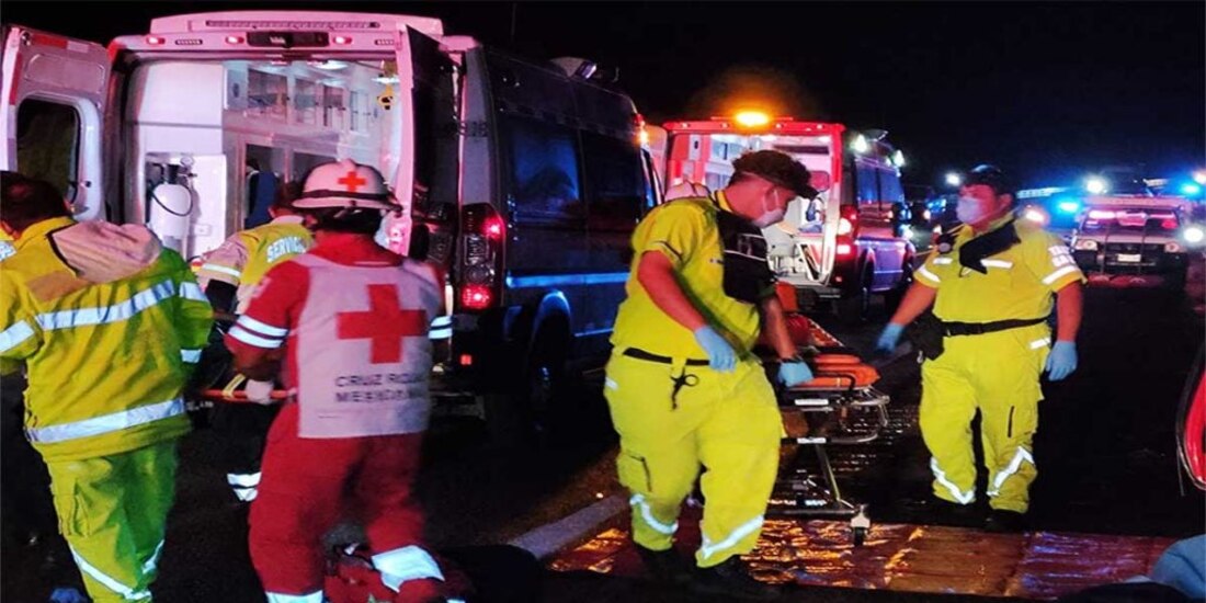 Elementos de seguridad arribaron al lugar de los hechos para atender a los heridos.