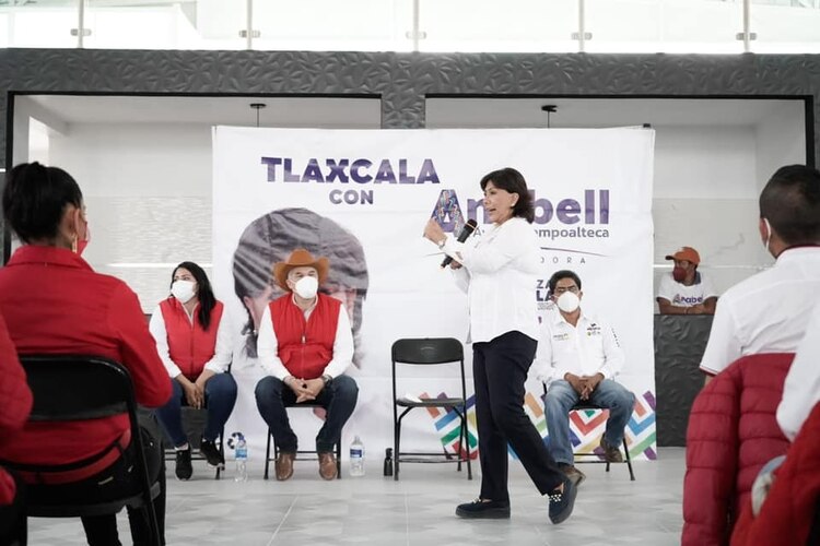 Anabell Ávalos se reunió el sábado con las fuerzas que componen la alianza, aquí con la estrutura priista.